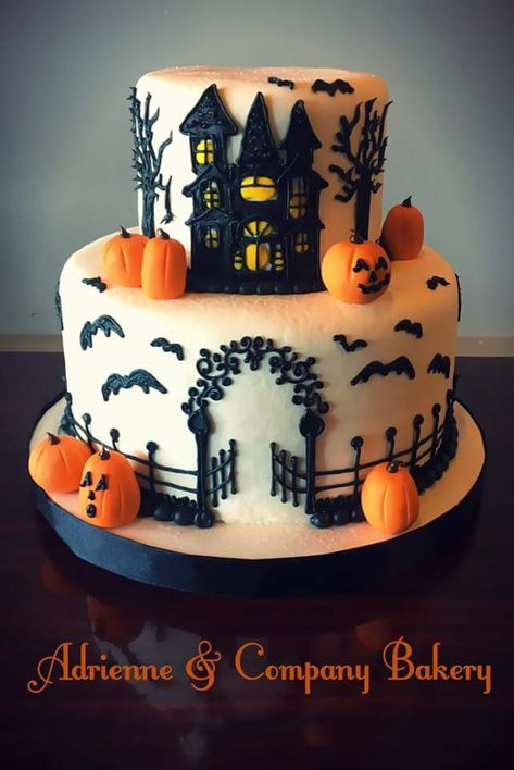 Tiered Halloween Cake, Halloween Fondant Cakes, Cute Halloween Birthday Cake, Mini Halloween Cakes, Diy Halloween Cake, Halloween Meal Ideas, Halloween Cakesicles, Halloween Cakes Diy, Cake Decorating Inspiration