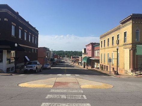 9 Offbeat Towns to Visit in Missouri - WorldAtlas Neosho Missouri, Carthage Missouri, Ft Leonard Wood Missouri, Best Rv Parks In Missouri, Missouri Town, Missouri Compromise, Osage Beach, Silver Dollar City, Lost In The Woods