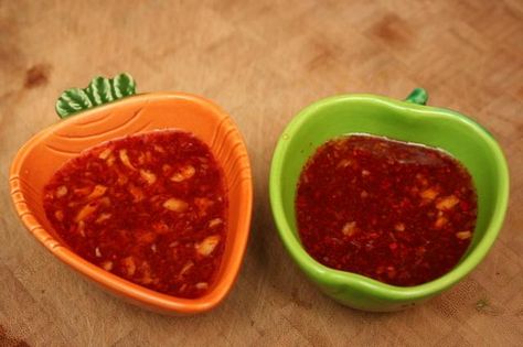 this sweet and spicy sauce is awesome with rice or over noodles. It's a great thing to make the night before and take for lunch Sticky Rice Dipping Sauce, Sticky Rice Sauce, Thai Sticky Rice, Rice Sauce, Delicious Sauces, Food Thai, Cheesy Chicken Broccoli, Best Fast Food, Sauce For Rice