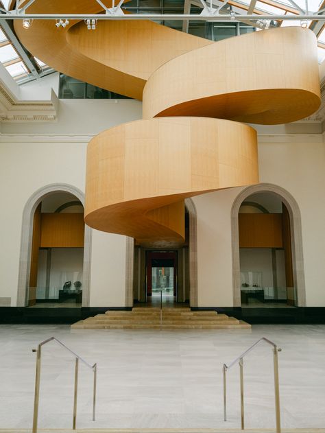 For couples seeking a truly artistic and unforgettable wedding experience, the Art Gallery of Ontario (AGO) offers a stunning backdrop. Imagine exchanging vows amongst world-class art installations, or hosting a glamorous reception in the iconic Walker Court. Toronto Wedding Venues, Art Gallery Of Ontario, Art Gallery Wedding, Pre Wedding Photoshoot Outfit, Alternative Bride, Wedding Court, Wedding Set Up, Luxury Weddings, Toronto Wedding