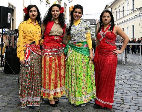 Fair Roma (Gypsy) maidens | Striking a pose before the start… | Flickr - Photo Sharing! Romanian Outfit, Roma People, Casual Attire For Women, Estilo Hippie, Estilo Boho, Boho Hippie, Bohemian Style, Casual Outfits, Dress Up