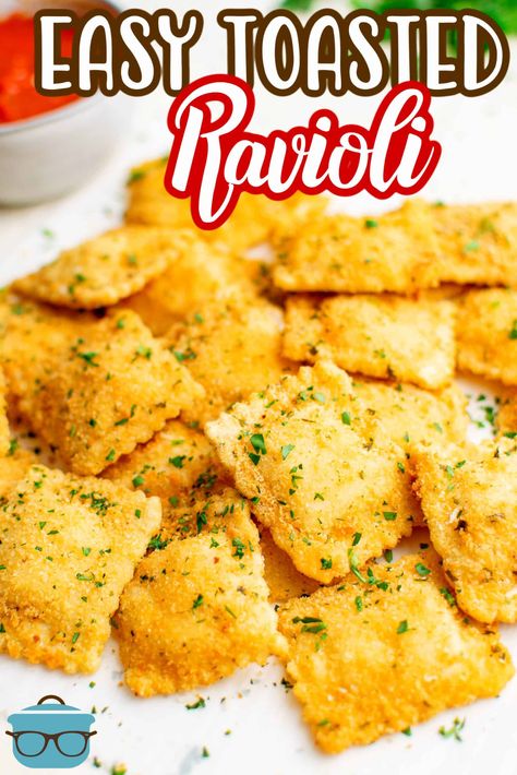 Toasted Ravioli Baked, Easy Toasted Ravioli, Ravioli Appetizer, Toasted Ravioli Recipe, Fancy Snacks, Ravioli Recipes, Pasta Appetizers, Fried Ravioli, Toasted Ravioli