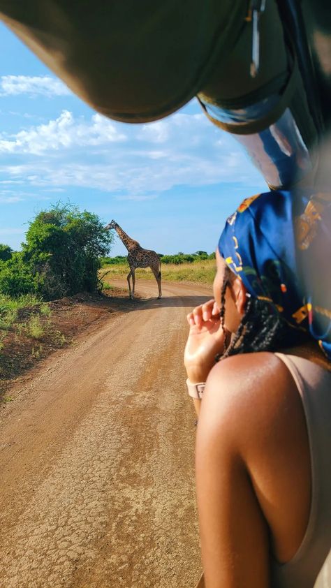 Safari Poses, Travel Influencer Aesthetic, Safari Photo Ideas, Vacation Mood Board, Kenya Aesthetic, Black Woman Travel, Safari Pictures, Lamu Kenya, Africa Vacation