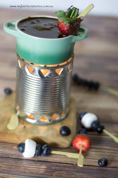 Diy Fondue Pot Ideas, Diy Chocolate Fondue Pot, Diy Chocolate Fondue, Diy Fondue Pot, Anime Date Night, Diy Fondue, Camping Birthday Theme, Fondue At Home, Fondue Board