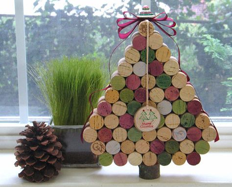 22 Creative DIY Christmas Tree Ideas | Bored Panda Wine Cork Christmas Trees, Cork Christmas Tree, Wine Cork Christmas, Wine Cork Christmas Tree, Cork Christmas, Homemade Christmas Tree, Cork Christmas Trees, Wall Christmas Tree, Alternative Christmas