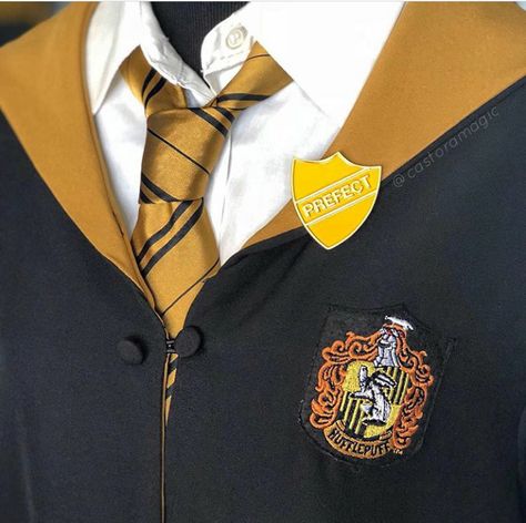 Hufflepuff Prefect, Hufflepuff Uniform, Harry Potter Uniform, Hogwarts Uniform, Hogwarts Outfits, Harry Potter Oc, About Harry Potter, Hufflepuff Aesthetic, Cedric Diggory