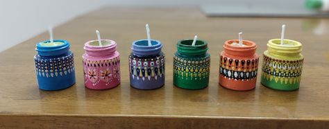 Stop throwing away empty fabric bottles; create candles instead Empty Colour Bottle Craft, Diy Candles For Diwali, Empty Paint Bottles Diy, Mandala Candle, Create Candles, Paint Bottles, Tiny Candles, Diy Mandala, Candle Crafts