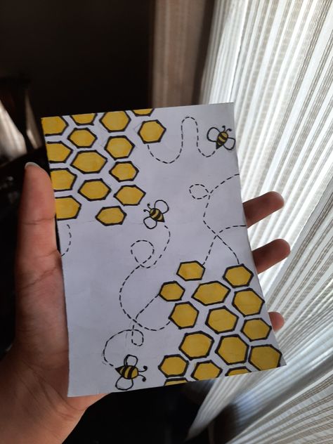 Bees Drawing Aesthetic, Honeybee Drawing Cute, Honey Combs Drawing, Honey Bee Art Drawings, Cute Honey Bee Drawing, Honey Bee Doodle, Honey Comb Drawing, Honeybee Drawing, Comb Drawing