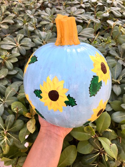 Painted pumpkin sunflower painting pumpkin Cute Painted Pumpkin Ideas, Fall Autumn Aesthetic, Halloween Pumpkin Crafts, Creative Pumpkin Painting, Cute Pumpkin Carving, Creative Pumpkin Decorating, Painting Pumpkin, Sunflower Pumpkin, Disney Pumpkin