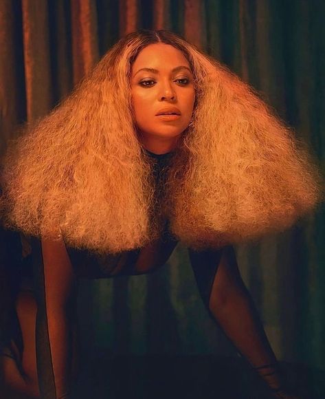 Beyonce Natural Hair, Beyonce 2022, Beyonce Natural, Beyonce Vogue, Beyoncé Lemonade, H.e.r Singer, Beyonce Lemonade, Beyonce Knowles Carter, Crimped Hair