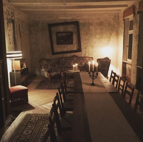 Creepy Dining Room, Dark Academia Dining Room, Long Dinning Table, Dark House Interior, Academia Interior, Dining Table Candles, Candlelit Room, Dark Academia Interior, Room At Night