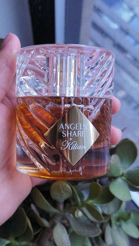 Angles Share Kilian, Killian Angels Share Perfume, Killian Angels Share, Angels Share Kilian, Killian Perfume, Perfume Collection Display, Perfume Wishlist, Angels Share, Aesthetic Cosmetics