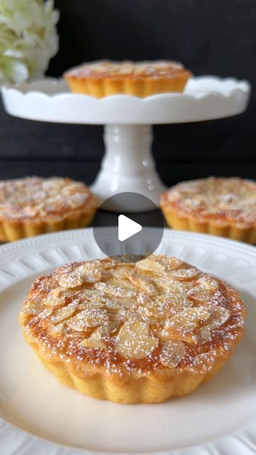 Almond Pie Filling Recipes, Amaretto Dessert Recipes, Appetizer Tarts, Italian Pastry Recipes, Tart Filling Recipes, Tarts Recipe Dessert, Light Desserts Recipes, Almond Tartlets, New Dessert Recipes