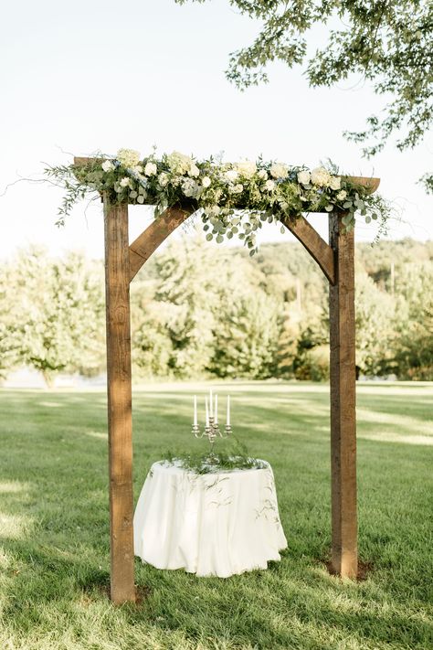 Plain Wedding Arch, Wedding Arch Neutral Flowers, Trellis Decorating Ideas Wedding, Arbor Wedding Ideas, Wedding Rectangle Arch, Wedding Arch With Flowers On Top, Simple Arbor Decor, Diy Arbor Floral Arrangement, Wedding Arch Without Flowers