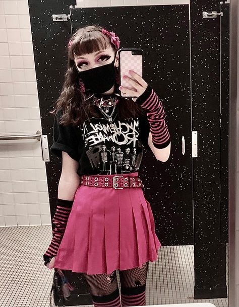 Pink And Black Grunge Outfit, Pink Alt Fashion, Cute Pink And Black Outfits, Pastel Egirl Fashion, Alt Pink Outfit, Black And Pink Aesthetic Outfit, Pink Goth Clothes, Edgy Pink Outfits, Pink Alt Outfits