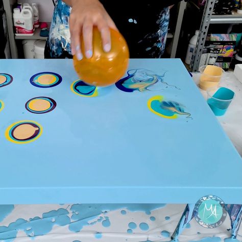 Painting With Balloons Art Activities, Painting With Baloon, Acrylic Balloon Painting Canvases, Painting With Balloons Canvases, Ballon Painting Canvas, Balloon Painting Canvases, Balloon Art Paint, Ombre Art Diy, Paint With Balloons