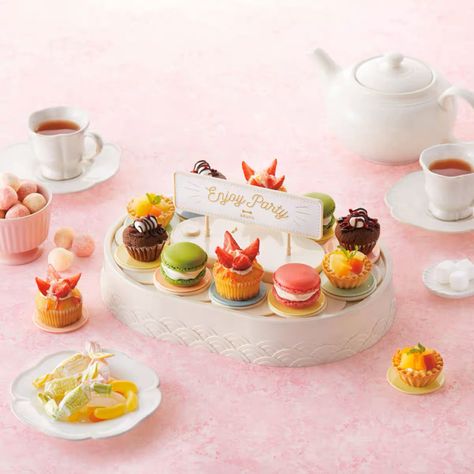 🌸It’s sooo cute! (𝑶𝒗𝒂𝒍) Sushi Display, Sushi Machine, Sushi Dessert, Diy Dessert Table, Table Display Stand, Cupcake Display Stand, Rotating Display, Cupcake Tray, Dessert Gifts