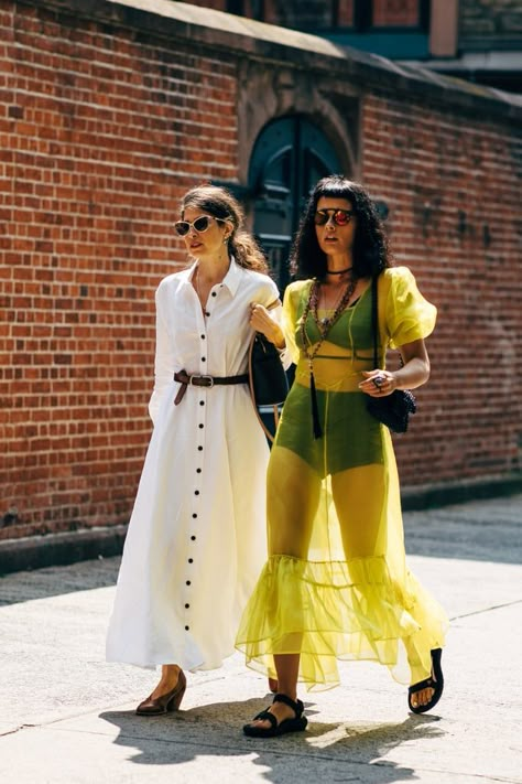 Sheer Dress Trend at Fashion Week Spring 2019 | POPSUGAR Fashion Neon Green Dresses, Street Style New York, Walking Down The Street, Estilo Hippie, Popsugar Fashion, Looks Street Style, Street Style Summer, Street Style Inspiration, Mode Inspo