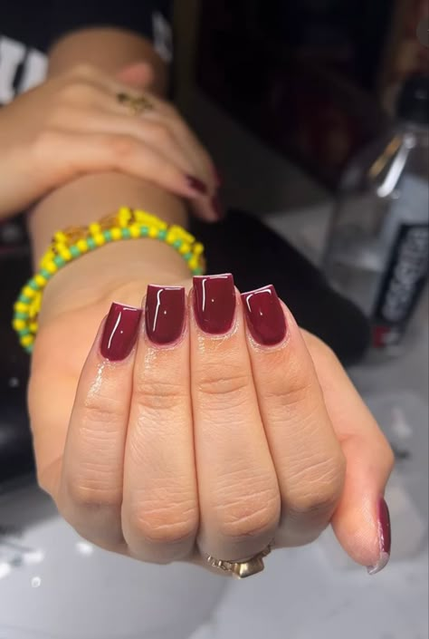 Grown Women Nails, Maroon Gel Nails Short, Dark Wine Nails Short, Simply Short Nails Ideas, Maroon Nails Acrylic Burgundy, Nails On Darker Skin Tone, Fall Short Acrylic Nails Square, Burgundy Short Square Nails, Short Burgundy French Tip Nails