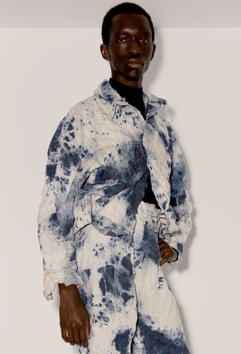 Faustine Steinmetz Fall 2017 @samsonchoi Shibori Shirt, Deconstructed Fashion, Faustine Steinmetz, Deconstruction Fashion, Indigo Dyeing, Men's Denim Style, Tie Dye Tops, Denim Projects, Indigo Shibori