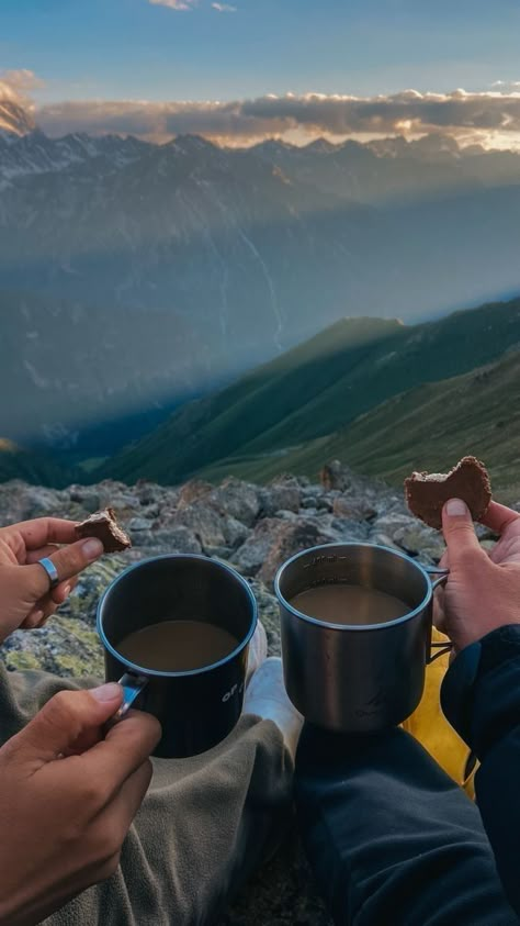 Granola Couple Aesthetic, Granola Couple, Solo Travel Destinations, Camping Aesthetic, Vision Board Images, Hiking Aesthetic, Vision Board Photos, Adventure Aesthetic, Granola Girl