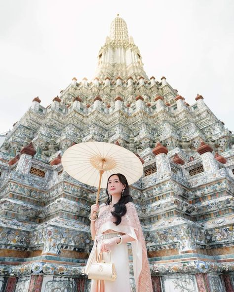 Wat Arun Photography, Wat Arun Bangkok Outfit, Thailand Temple Outfit, Bangkok Photoshoot, Bangkok Ootd, Negara Thailand, Bangkok Outfit, Bangkok Photos, Thailand National Costume