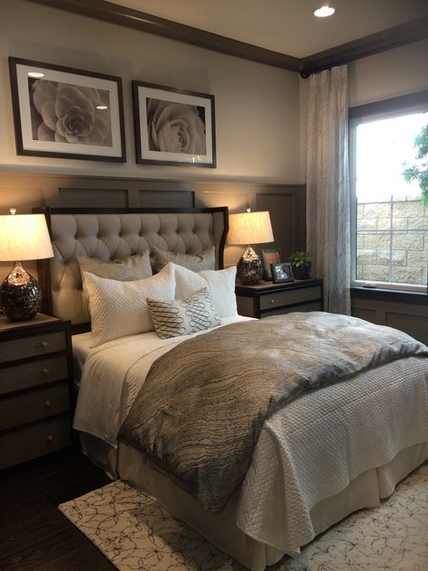 nice guest room Chocolate Brown Bedroom Ideas Decor, Nice Guest Bedroom, Guest Room Ideas Modern Luxury, Classy And Cozy Bedrooms, Nice Beds For Couples, Wall Art Over Bed Behind, Leather Bedroom Decor, Fancy Guest Bedroom, Classy Guest Bedroom