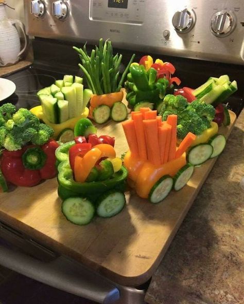 Veggie parade   party snacks   healthy snacking   kids party food   trakteren Decorações Com Comidas, Veggie Tray, God Mat, Shower Food, Fun Kids Food, Food Platters, Food Humor, Food Presentation, Creative Food