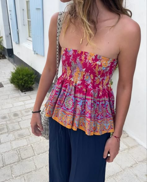 Romantic Boho Outfit, Cute Fun Outfits, Summer Market Outfit, Nice Dinner Outfits Summer, Natural Life Outfits, Humid Summer Outfit, Athens Outfit Ideas, Boho Inspired Outfits, Crop Top Leather Jacket