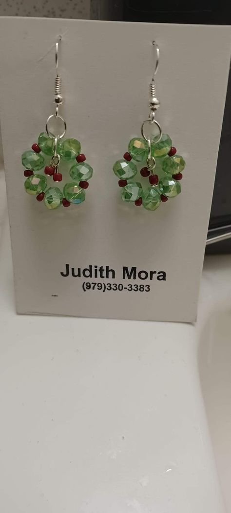 Gnome Earrings Diy, Grinch Earrings Diy, Handmade Christmas Earrings, Christmas Earrings Diy, Holiday Beaded Jewelry, Diy Christmas Earrings, Christmas Jewelry Diy, Earrings Diy Handmade, Beaded Jewelry Earrings