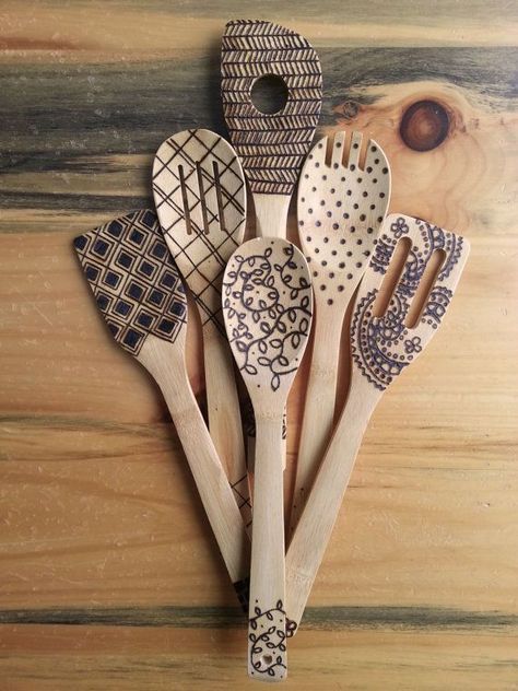 Wooden Spoon Wood Burning, Wood Burning Spoons Ideas, Woodburn Patterns, Wood Burning Spoons, Wood Burned Spoons, Flare Pattern, Wood Burn Spoons, Spoon Crafts, Woodburning Projects