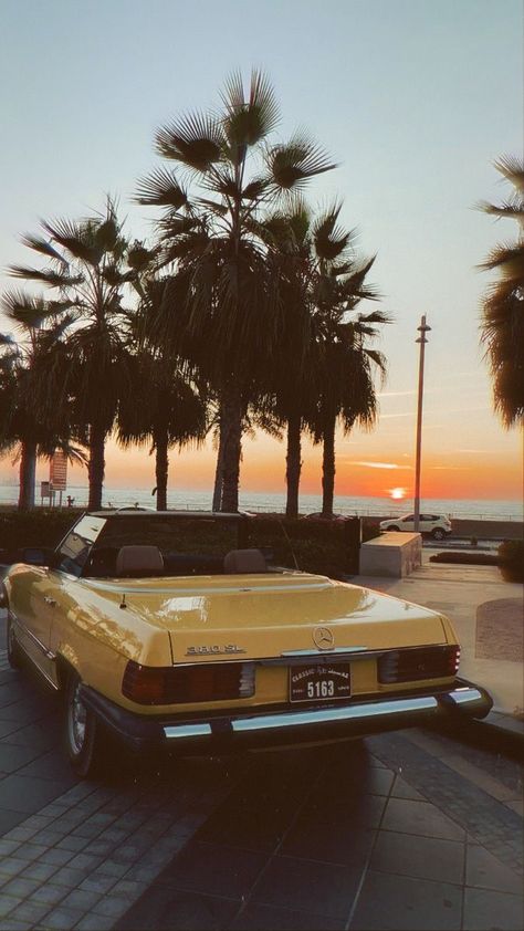 Wallpaper Backgrounds Cars Vintage, Old Retro Cars, Vintage Car Iphone Wallpaper, Old Car Aesthetic Vintage, Vintage Aesthetic Car Wallpaper, Vintage Car Wallpaper Aesthetic, Old School Cars Aesthetic, Car Wallpaper Vintage, 70s Car Aesthetic