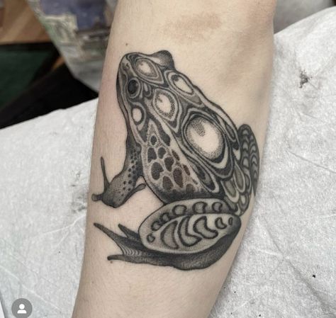 Rainforest Frog Tattoo, Leaping Frog Tattoo, Trippy Frog Tattoo Ideas, Rectangle Tattoo Placement, Bullfrog Tattoo, Cheeky Tattoos, Frog Tattoo Design, Reptile Tattoo, Toad Tattoo