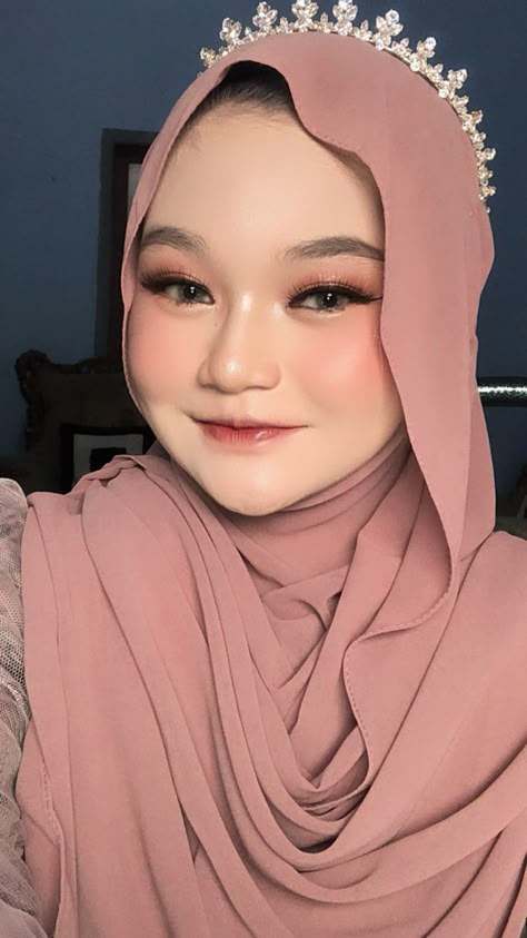 Make Up Perpisahan, Makeup Graduation Hijab, Make Up Wisuda Korean Look, Make Up Wisuda Hijab, Makeup Wisuda Hijab Flawless, Make Up Graduation, Make Up Korea, Make Up Wisuda, Makeup Graduation