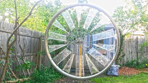 Picture of Bicycle Wheel Windmill Homemade Windmill, Bicycle Wheel Decor, Windmill Diy, Wheel Crafts, Diy Bicycle, Diy Wind Turbine, Whirligigs Patterns, Metal Plant Hangers, Garden Windmill