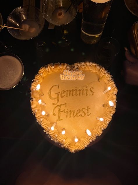 Gemini Birthday Party Theme, Gemini Birthday Aesthetic, Gemini Theme Party, Gemini Birthday Cake Ideas, Gemini Birthday Cakes, Gemini Bday Cake, Gemini Cake Aesthetic, Gemini Season Cake, Gemini Cake Birthday