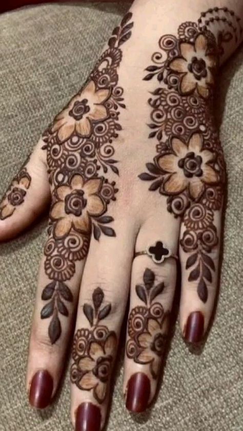 Finger Henna Designs, Latest Henna Designs, Mehndi Designs For Kids, Very Simple Mehndi Designs, Simple Mehndi Designs Fingers, Henna Tattoo Designs Simple, Beautiful Henna Designs, Mehndi Designs Front Hand, Full Hand Mehndi Designs