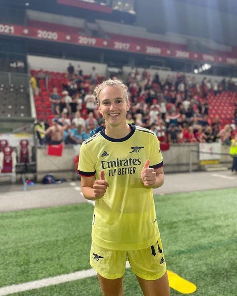 Vivienne Miedema, Viv Miedema, Arsenal Fc Wallpapers, Soccer Girlfriend, Arsenal Wfc, Football Women, Arsenal Ladies, Arsenal Players, Women’s Soccer