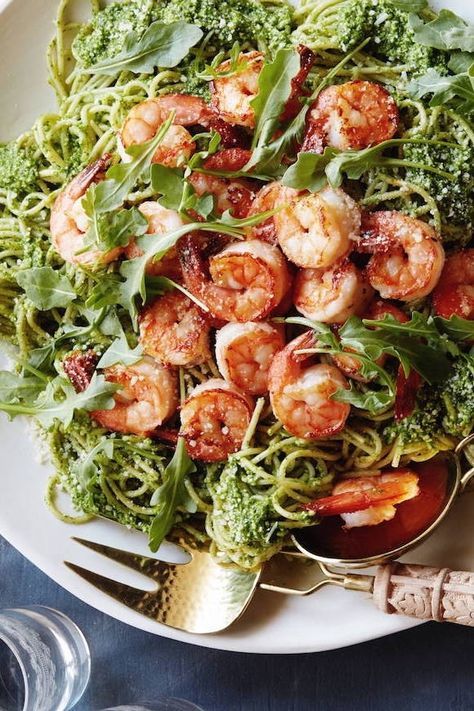 Grab the recipe for this Arugula Pesto Pasta with sautéed shrimp and whip it up for a quick, easy and most importantly delicious weeknight meal! Pesto Dinner Recipes, Shrimp Arugula, Pesto Dinner, Shrimp Pesto Pasta, Pasta With Garlic, Meal Plan Week, Arugula Recipes, Pesto Shrimp, Whats Gaby Cooking