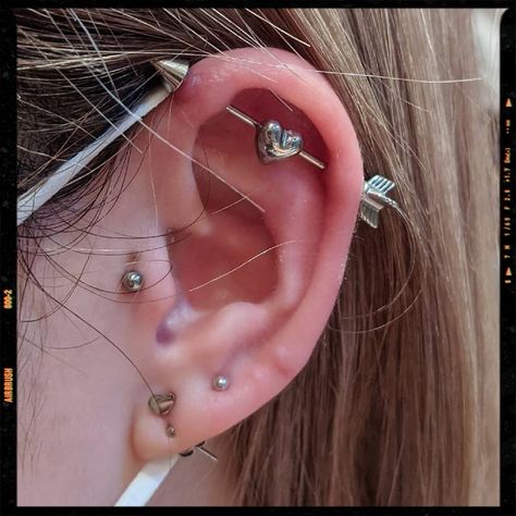 PIERCINGS Ear Piercing Ideas With Industrial, Dainty Industrial Piercing, Industrial Piercing Ideas, Cute Industrial Piercing, Industrial Piercings, Minimalist Ear Piercings, Constellation Piercings, Piercing Inspo, Cool Piercings