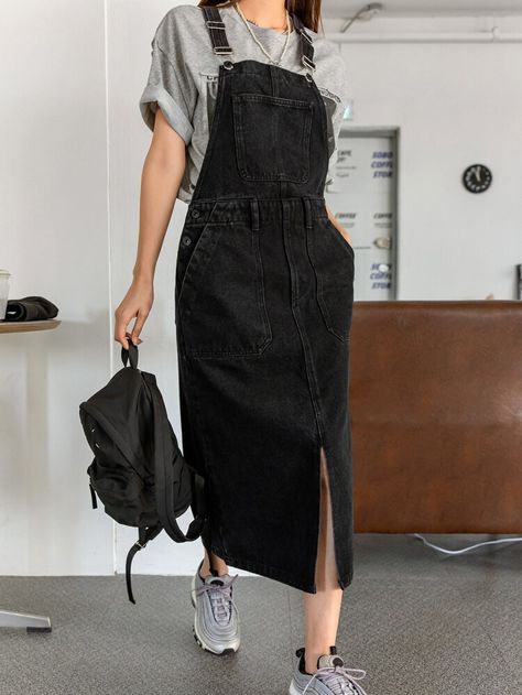 Jeans Pinafore Outfit, Denim Pinafore Dress Outfit, Denim Jumper Dress Outfit, Jean Overall Dress Outfit, Denim Overall Dress Outfit, Pinafore Dress Outfit, Jumper Dress Outfit, Black Preppy, Denim Skirt Fashion