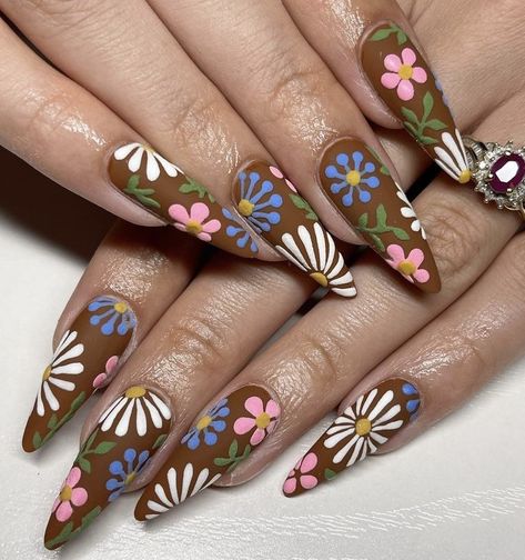 Mexicana Nails, Cantarito Nails, Groovy Nail Designs, 70s Inspired Nails, Floral Acrylic Nails, Groovy Nail Art, 70s Nails, Groovy Nails, Elegant Nail Art