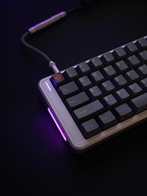 Keyboard Ideas, Custom Keyboards, Diy Mechanical Keyboard, Keyboard Design, Custom Keyboard, Best Gaming Setup, Computer Gaming Room, Metal Bending Tools, Keyboard Keys