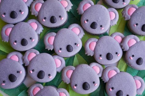 These Animal Macarons Turn The Classic French Pastry Into Adorable Edible Zoo - I Can Has Cheezburger? Decorate Macarons, Animal Macarons, Cute Macaroons, Macaron Designs, Unicorn Macarons, Cute Macarons, Koala Party, Macaron Ideas, Macaron Template