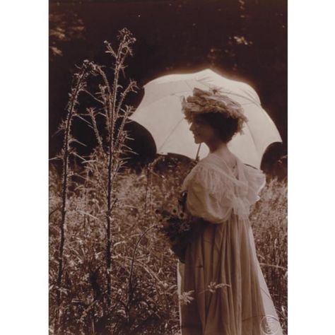 Woman with white parasol, 1909.