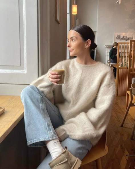 Cream Sweater Outfit, Worst Outfits, Minimalism Clothes, Cozy Fall Outfits, Cold Outfits, Cream Sweater, Outfit Fall, 가을 패션, Winter Fits