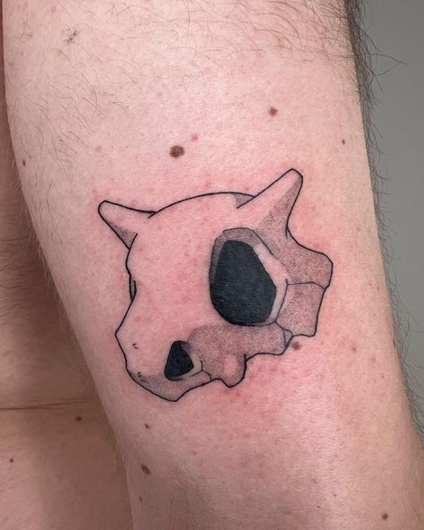 Cubone skull on the amazing Marcelo ✌️ Thank you so much 🌸 | Instagram Aesthetic Pokemon Tattoo, Marowak Tattoo, Cubone Skull Tattoo, Luxray Tattoo, Cubone Art, Minimalist Skull Tattoo, Pokemon Skull, Cubone Tattoo, Pokemon Tattoo Design