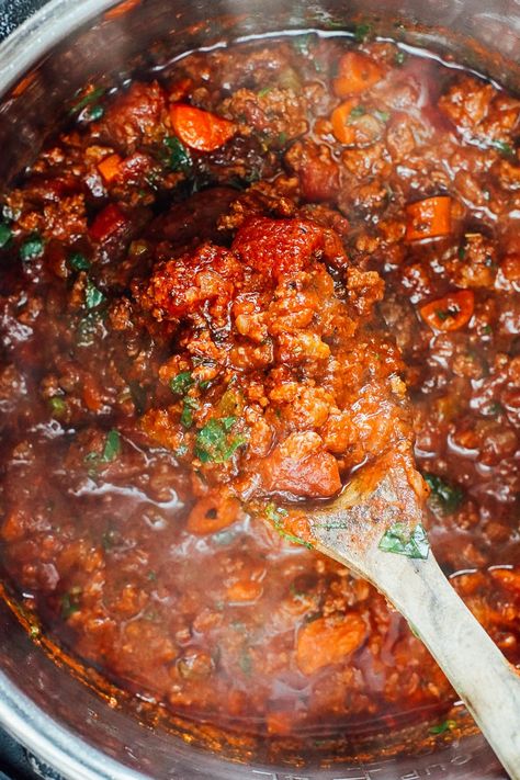 (Best & Easiest) Instant Pot Bolognese Sauce Recipe - Live Simply Instant Pot Bolognese Sauce, Instant Pot Bolognese, Spaghetti Bolognese Sauce, Instant Pot Spaghetti, Bolognese Sauce Recipe, Bolognese Sauce, Spaghetti Bolognese, Zucchini Noodles, Grated Cheese