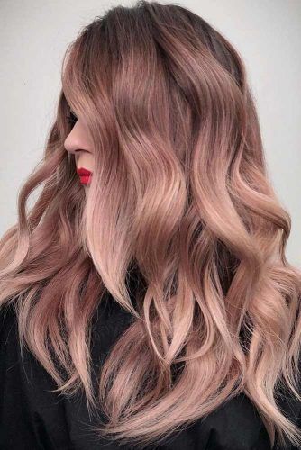 Top Tips to Experiment with a Rose Gold Hair Color ★ See more: http://lovehairstyles.com/rose-gold-hair/ Spring Hair Color Blonde, Rose Gold Hair Color, Gold Hair Color, Rose Gold Balayage, Gold Hair Colors, Hair Color Rose Gold, Fall Hair Color Trends, Hair Color Unique, Balayage Blonde