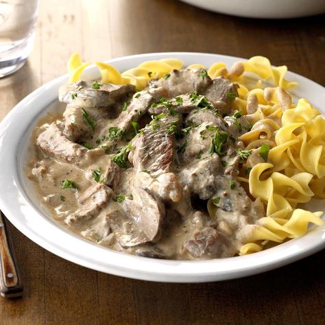 Quick Supper, Beef Stroganoff Crockpot, Noodles And Company, Beef Stroganoff Recipe, Slow Cooker Beef Stroganoff, Magazine Recipes, Stroganoff Recipe, Slow Cooked Beef, Crockpot Beef